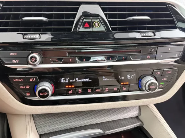 BMW 5 Serie Touring 530i xDrive High Ex.