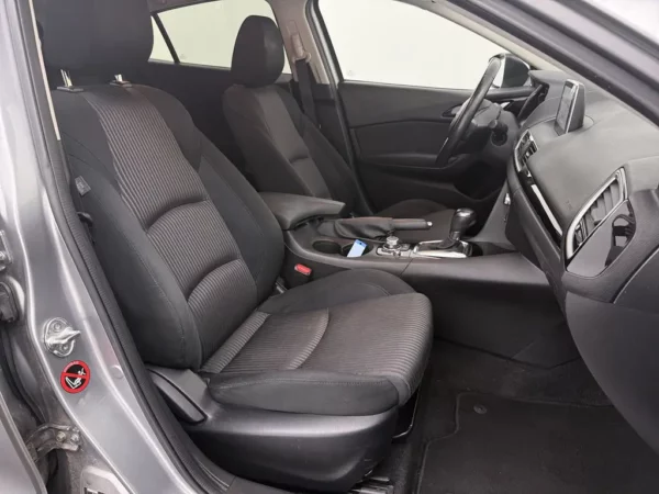 Photo 19 of 24 of JMZBM546811118317 Mazda 3 2.0 TS+ Aut.
