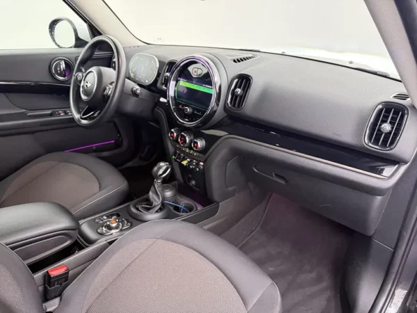 Photo 19 of 25 of WMW21BS0003M42027 MINI Countryman 1.5 Cooper S Automaat E ALL4 Chili