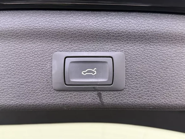 Photo 19 of 29 of WAUZZZF36M1124824 Audi Q3 45 TFSI e S edition