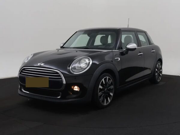 Photo 2 of 23 of WMWXS510602B14559 MINI 5-deurs 1.5 Cooper Chili