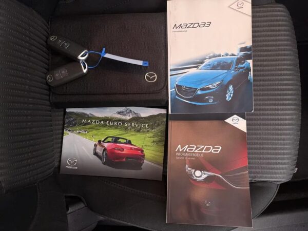 Photo 20 of 24 of JMZBM546811118317 Mazda 3 2.0 TS+ Aut.