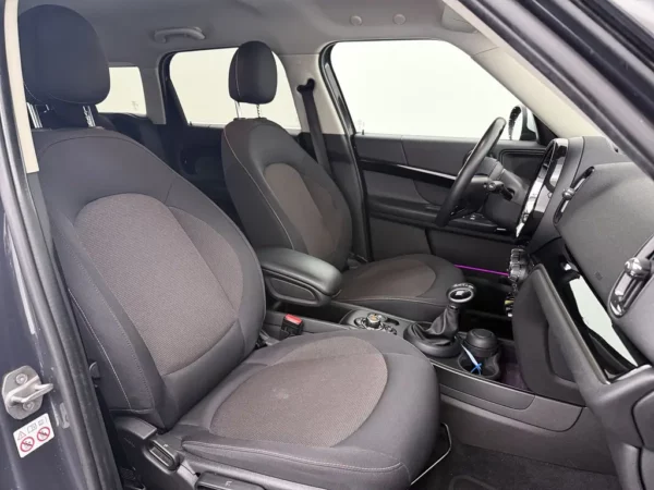 Photo 20 of 25 of WMW21BS0003M42027 MINI Countryman 1.5 Cooper S Automaat E ALL4 Chili