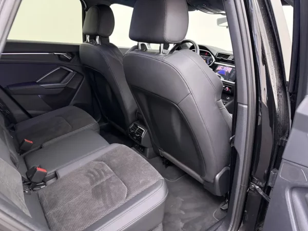 Photo 20 of 29 of WAUZZZF36M1124824 Audi Q3 45 TFSI e S edition
