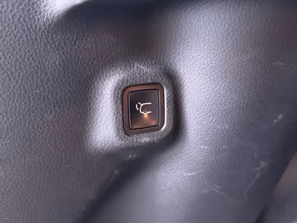 Photo 21 of 31 of ZACNJDEWXLPR03372 Jeep Compass 4xe 240 Plug-in Hybrid Electric