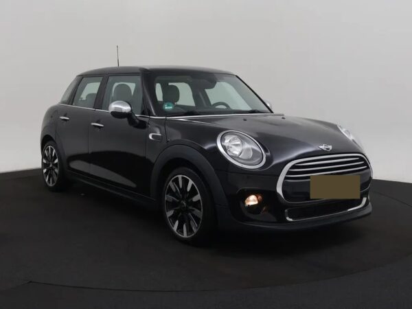 Photo 22 of 23 of WMWXS510602B14559 MINI 5-deurs 1.5 Cooper Chili
