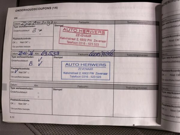 Photo 22 of 26 of VF1RJA00964962095 Renault Clio 1.3 TCe AUT. Initiale Paris