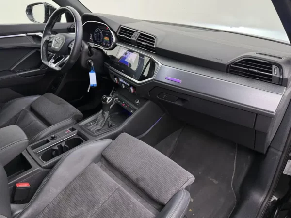 Photo 22 of 29 of WAUZZZF36M1124824 Audi Q3 45 TFSI e S edition