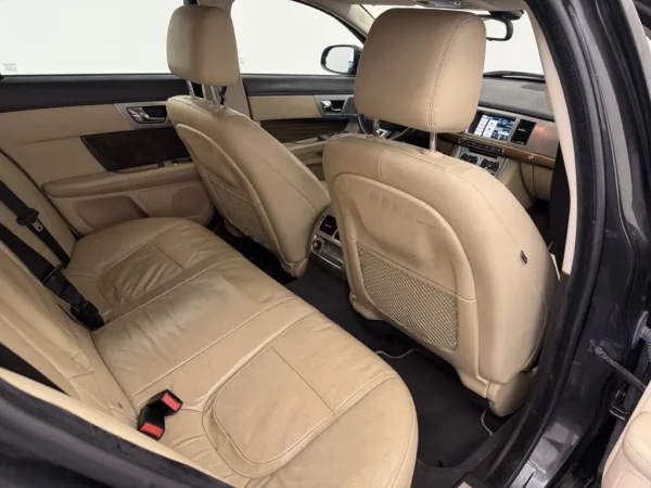 Photo 22 of 30 of SAJAA01T2FDU79681 Jaguar XF Sportbrake 2.2D AUT.