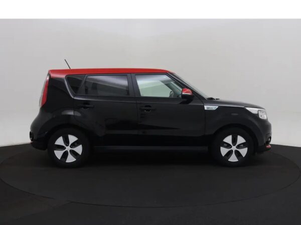 Photo 23 of 25 of KNAJX81EFG7014985 Kia Soul EV ExecutiveLine 27 kWh