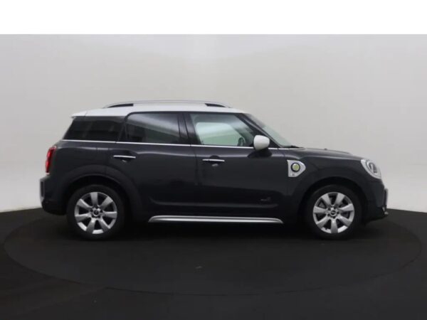 Photo 23 of 25 of WMW21BS0003M42027 MINI Countryman 1.5 Cooper S Automaat E ALL4 Chili