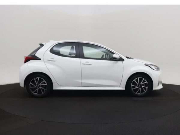 Photo 23 of 25 of YARKBAC3400125805 Toyota Yaris 1.5 Hybrid Dynamic