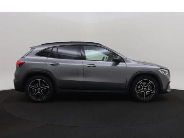Mercedes-Benz GLA 250 AMG Line