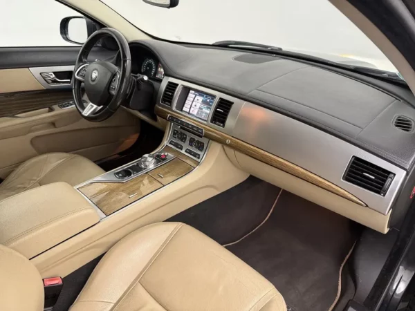 Photo 24 of 30 of SAJAA01T2FDU79681 Jaguar XF Sportbrake 2.2D AUT.