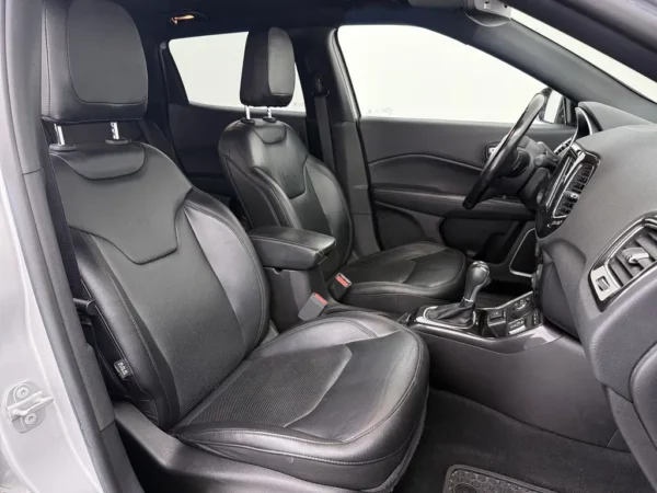Photo 25 of 31 of ZACNJDEWXLPR03372 Jeep Compass 4xe 240 Plug-in Hybrid Electric