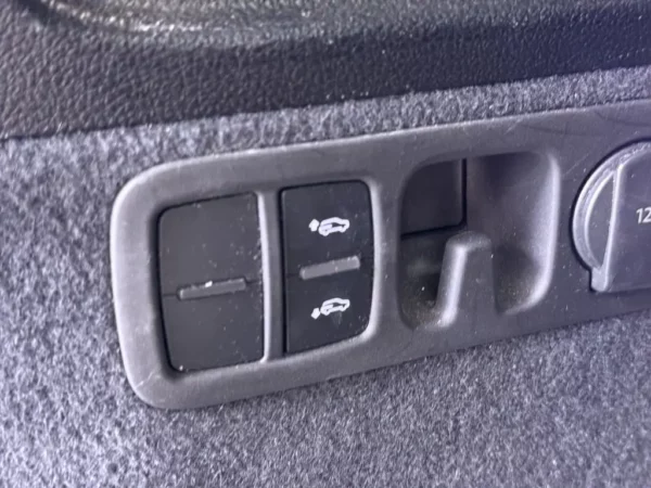 Photo 25 of 34 of WAUZZZ4M9MD013937 Audi Q7 55 TFSI e quattro Pro Line Plus