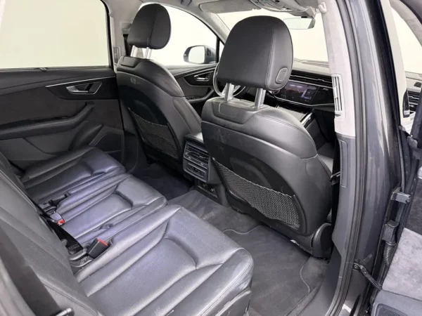 Photo 26 of 34 of WAUZZZ4M9MD013937 Audi Q7 55 TFSI e quattro Pro Line Plus