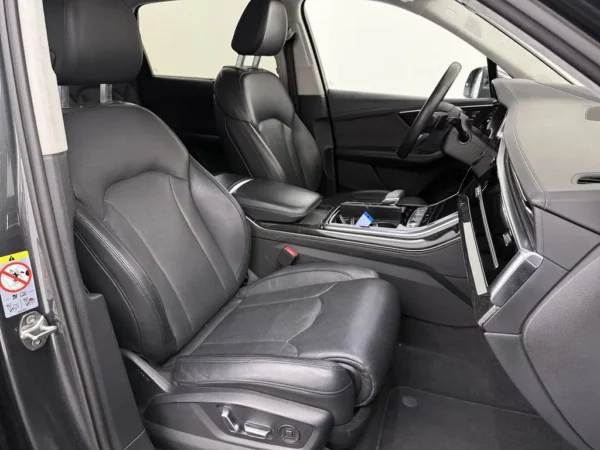 Photo 29 of 34 of WAUZZZ4M9MD013937 Audi Q7 55 TFSI e quattro Pro Line Plus