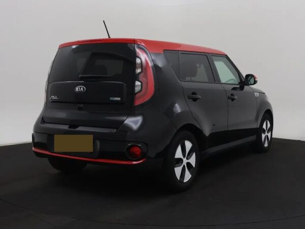 Photo 3 of 25 of KNAJX81EFG7014985 Kia Soul EV ExecutiveLine 27 kWh