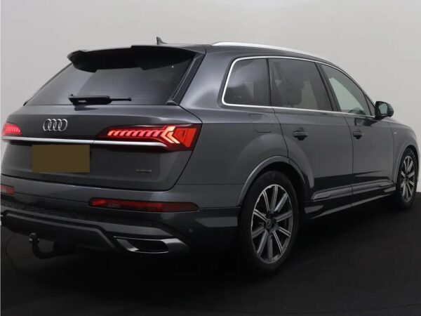 Photo 3 of 34 of WAUZZZ4M9MD013937 Audi Q7 55 TFSI e quattro Pro Line Plus