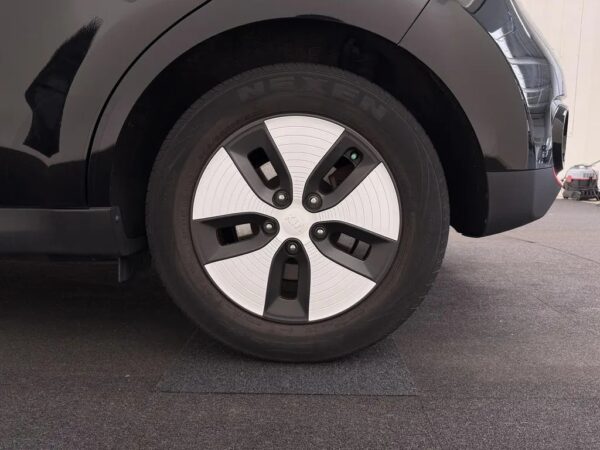 Photo 4 of 25 of KNAJX81EFG7014985 Kia Soul EV ExecutiveLine 27 kWh