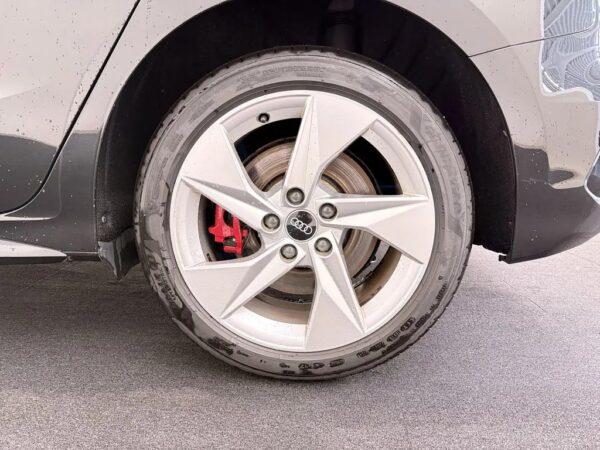 Photo 4 of 26 of WAUZZZGY0MA117586 Audi A3 Sportback 45 TFSI e S