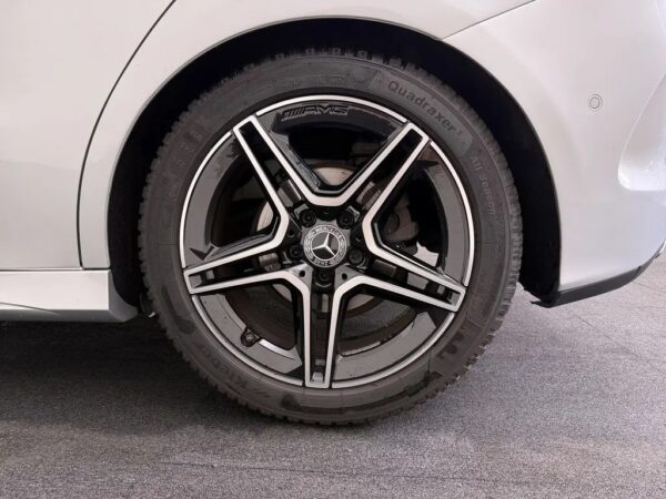 Photo 4 of 28 of WDD2470841J012995 Mercedes-Benz B-Klasse 180 Aut. Business Solution AMG