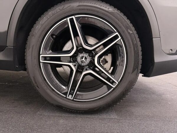 Photo 4 of 29 of WDC2539811V230890 Mercedes-Benz GLC 200 4MATIC Business Solution AMG