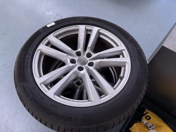 Photo 4 of 34 of WAUZZZ4M9MD013937 Audi Q7 55 TFSI e quattro Pro Line Plus