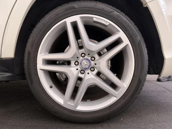 Photo 4 of 41 of WDC1668741A226623 Mercedes-Benz GL-Klasse AMG 63 7p.