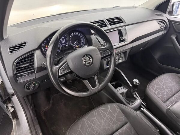 Photo 5 of 22 of TMBJP6NJ8JZ137107 Skoda Fabia Combi 1.0 TSI Clever