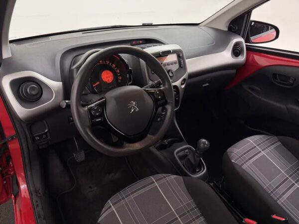 Photo 5 of 22 of VF3PSCFB3GR106526 Peugeot 108 1.0 e-VTi Active
