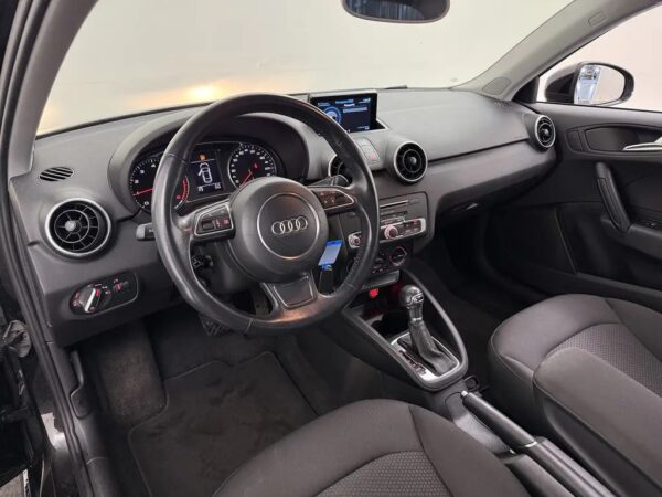 Photo 5 of 24 of WAUZZZ8X5GB017407 Audi A1 1.0 TFSI S-Tronic