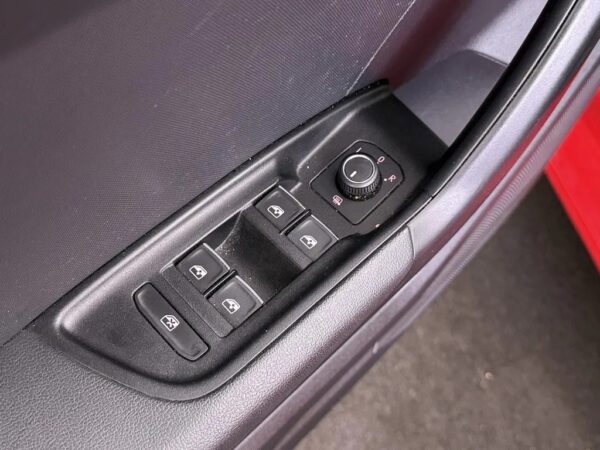 Photo 5 of 25 of WAUZZZGBXKR063496 Audi A1 Sportback 25 TFSI Pro Line
