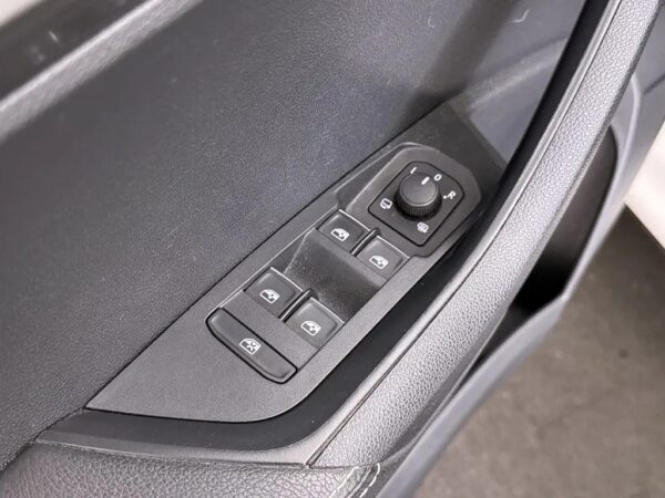 Photo 5 of 30 of TMBJP7NU6J2025916 Skoda Karoq 1.0 TSI Style