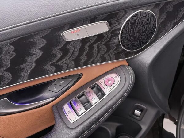 Photo 5 of 33 of W1N2539811V236801 Mercedes-Benz GLC 200 4MATIC Amg Premium Plus