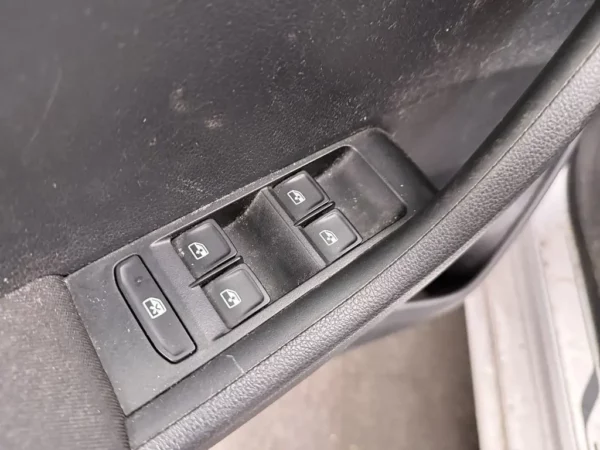 Photo 6 of 22 of TMBJP6NJ8JZ137107 Skoda Fabia Combi 1.0 TSI Clever