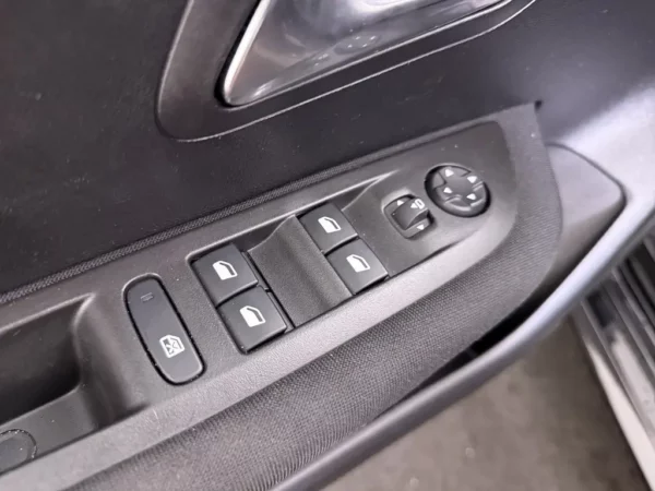 Photo 6 of 23 of VR3UPHNEKN5841733 Peugeot 208 1.2 PureTech Active Pack