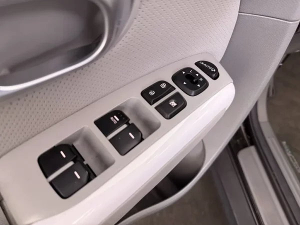 Photo 6 of 25 of KNAJX81EFG7014985 Kia Soul EV ExecutiveLine 27 kWh