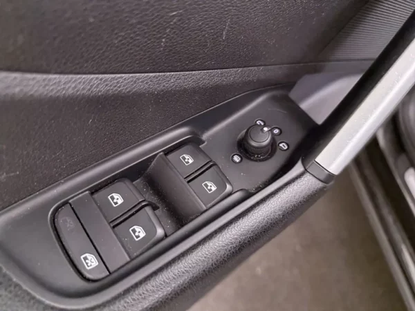 Photo 6 of 25 of WAUZZZGA6JA076735 Audi Q2 1.4 TFSI CoD Aut. Design Pro Line Plus