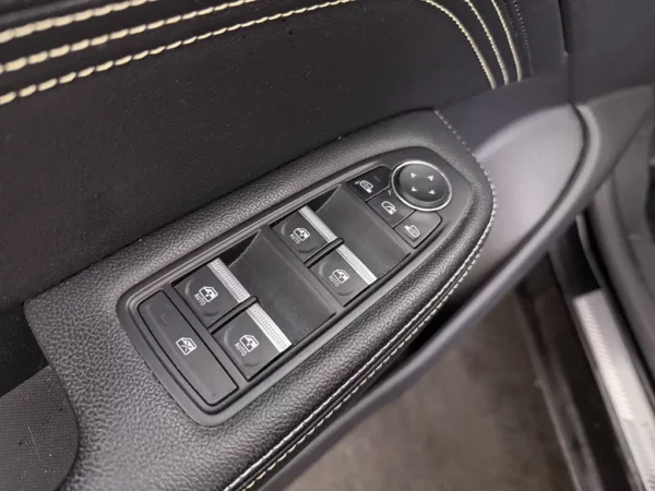 Photo 6 of 28 of VF1RJL000UC373287 Renault Arkana 1.6 E-Tech hybrid 145 E-Tech
