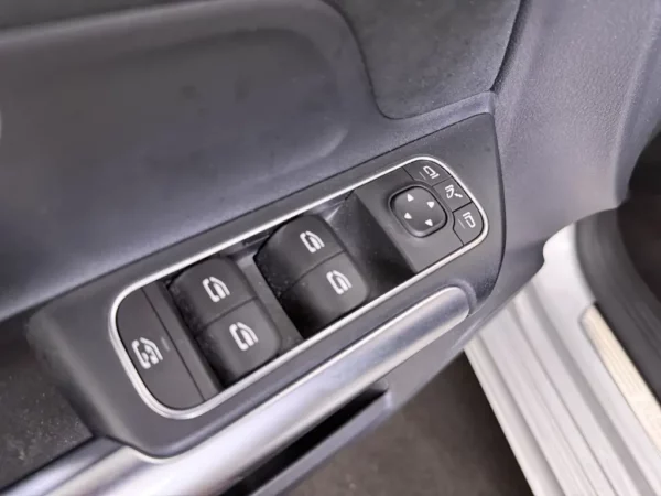 Photo 6 of 28 of WDD2470841J012995 Mercedes-Benz B-Klasse 180 Aut. Business Solution AMG