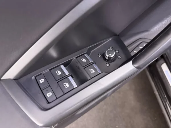 Photo 6 of 29 of WAUZZZF36M1124824 Audi Q3 45 TFSI e S edition