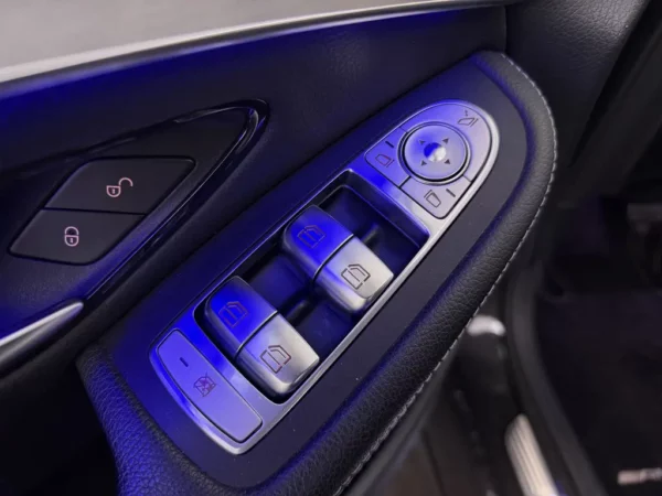 Photo 6 of 29 of WDC2539811V230890 Mercedes-Benz GLC 200 4MATIC Business Solution AMG