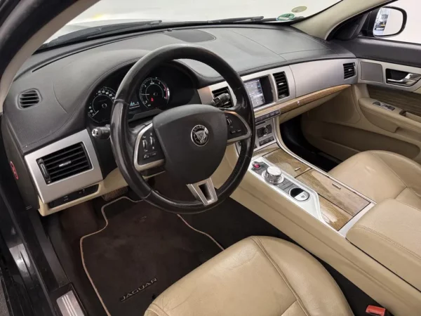 Photo 6 of 30 of SAJAA01T2FDU79681 Jaguar XF Sportbrake 2.2D AUT.