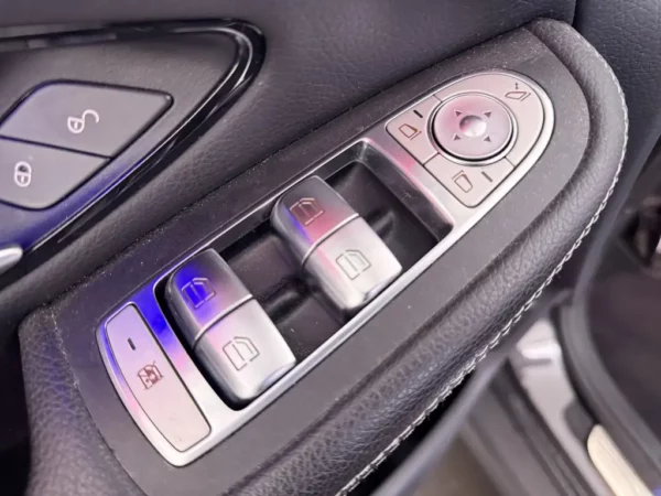 Photo 6 of 32 of W1N2539531V290493 Mercedes-Benz GLC 300e 4MATIC Premium Plus