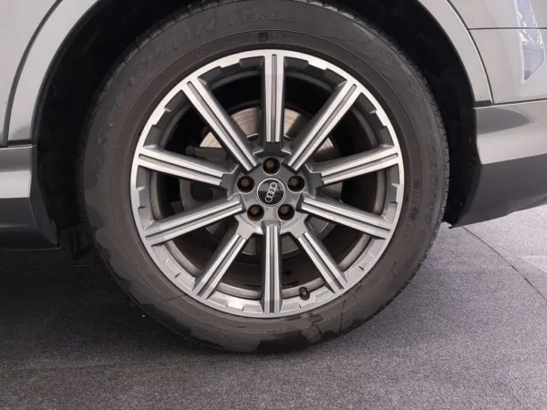 Photo 6 of 34 of WAUZZZ4M9MD013937 Audi Q7 55 TFSI e quattro Pro Line Plus