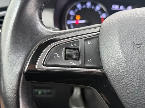 Photo 7 of 22 of TMBJP6NJ8JZ137107 Skoda Fabia Combi 1.0 TSI Clever