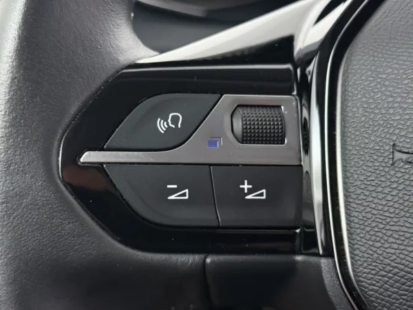 Photo 7 of 23 of VR3UPHNEKN5841733 Peugeot 208 1.2 PureTech Active Pack