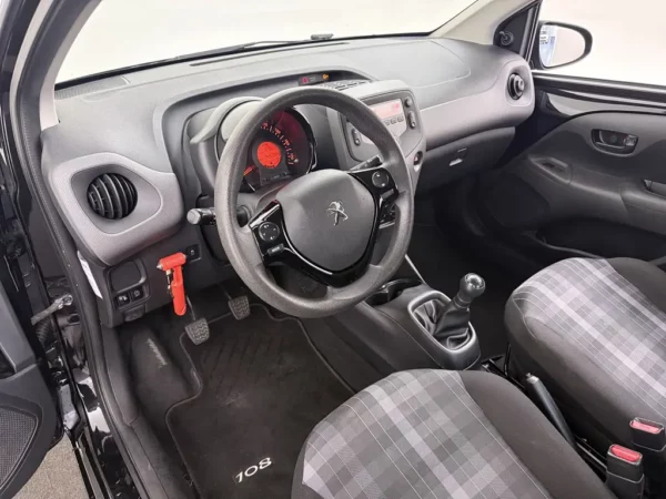 Photo 7 of 24 of VF3PSCFB5KR032553 Peugeot 108 1.0 e-VTi Blue Lease